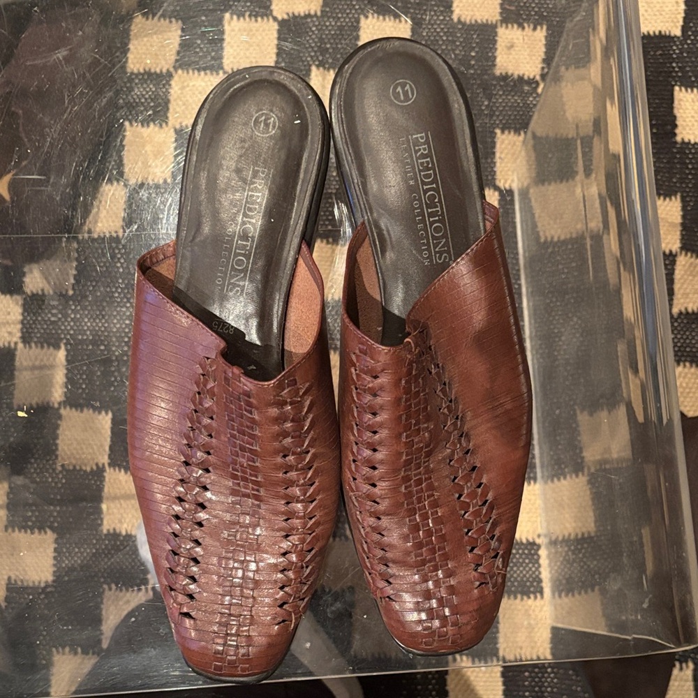 Predictions Women's Brown Woven Flats